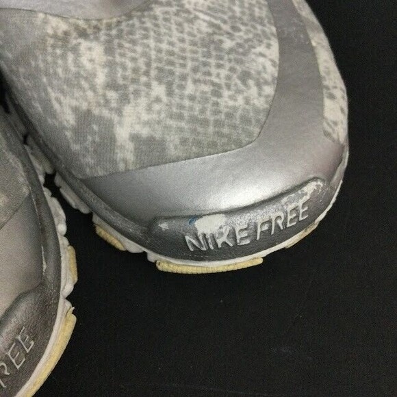 Nike Free 5.0 v4 - Women's Size 8 - White/Gray/Silver Running Shoes - 695168-002 - Picture 5 of 10